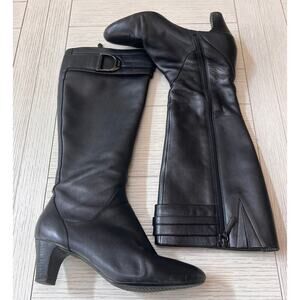 Clark’s ladies back leather 2” heeled boots w/ zipper & buckle Sz 7. Mid calf.‎